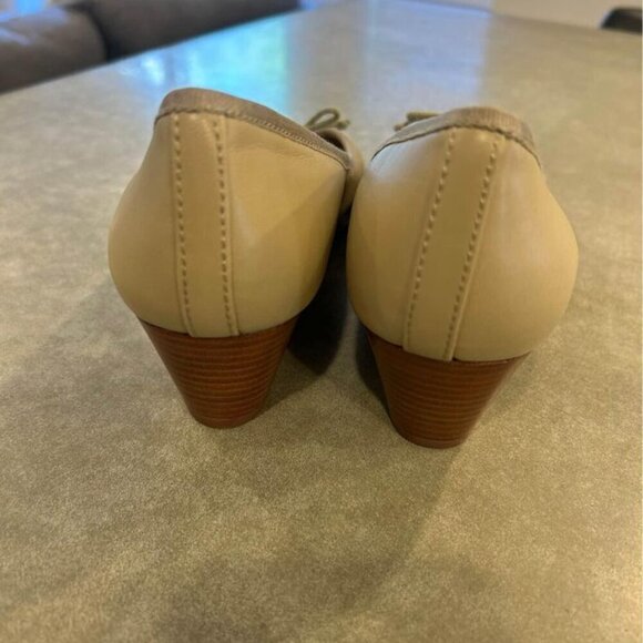 TORY BURCH woman’s wedges. New! The perfect neutral. Classic bow. Size 7.5. - Picture 9 of 9